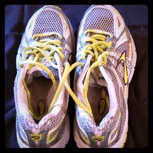 Running shoes